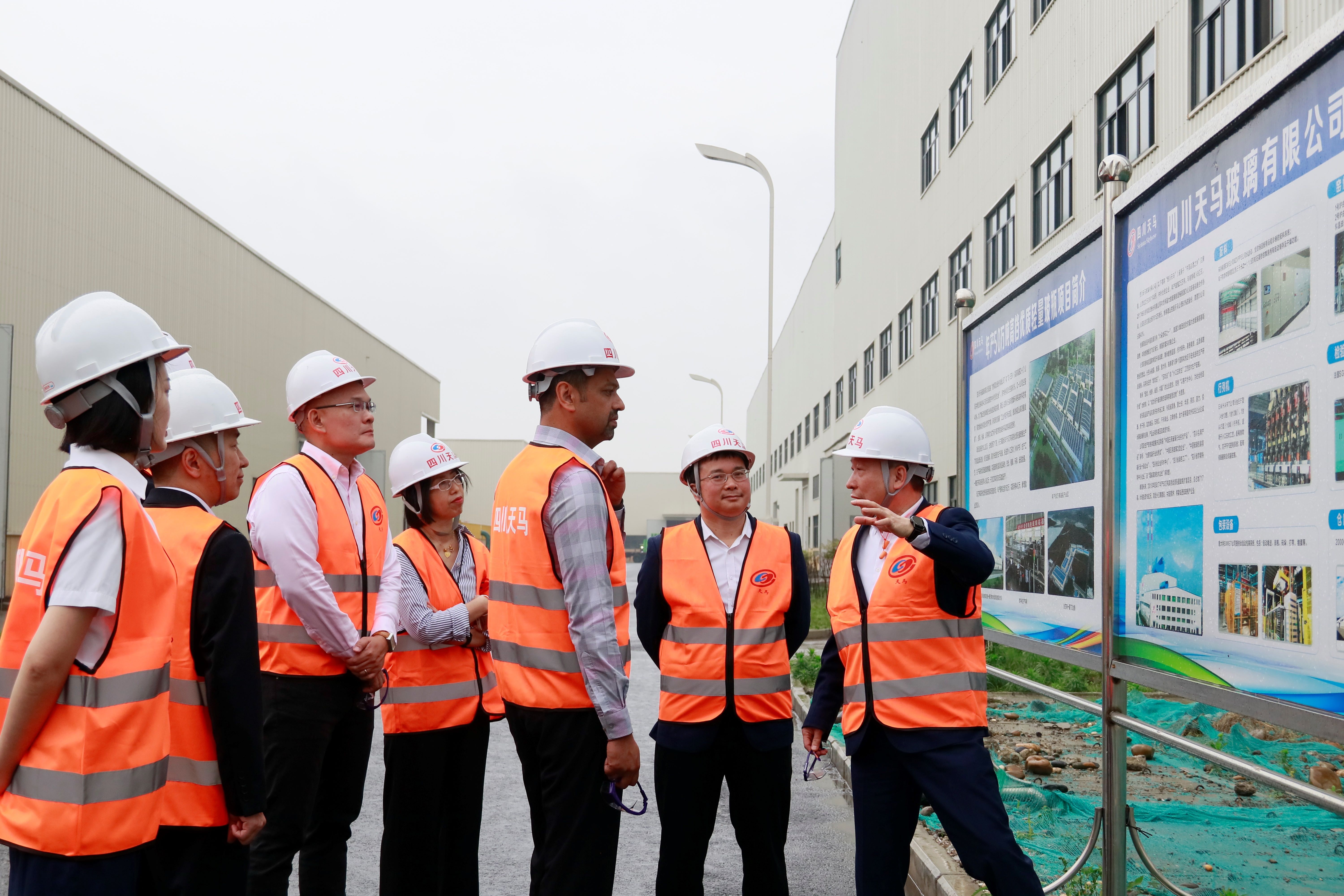 OI集团亚洲区总经理一行到四川天马进行考察交流(图4) OI集团亚洲区总经理一行到四川天马进行考察交流(图4)